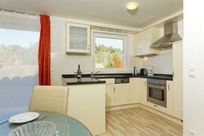 Kühlschrank, Mikrowelle, Ofen, Geschirrspüler