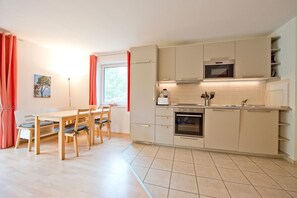 Coffee/tea maker, fridge, microwave, oven