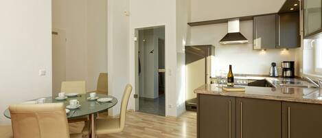 冷蔵庫、電子レンジ、オーブン、食器洗い機