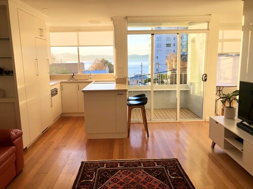 Django’s by Salamanca - Apartment with Balcony and Sea Views