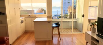 Django’s by Salamanca - Apartment with Balcony and Sea Views