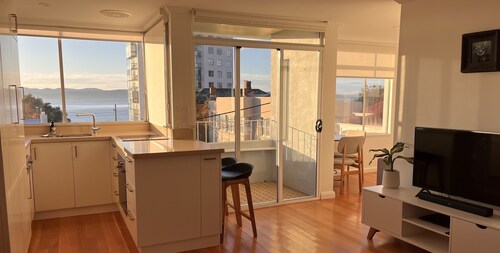 Django’s by Salamanca - Apartment with Balcony and Sea Views