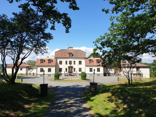 Front of property - Tokeryds Herrgård (Jonkoping)