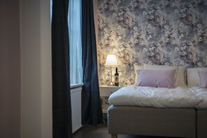 واي فاي مجانًا وملاءات أسرّة