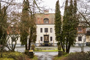 Front of property - Tokeryds Herrgård (Jonkoping)