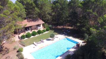 Piscine extérieure