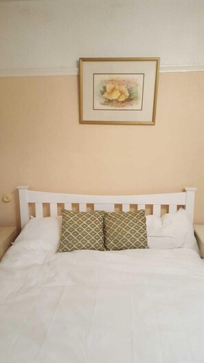 3 عدّة غرف نوم وبديكورات فري�دة لكل غرفة وطراز فريد لكل وحدة