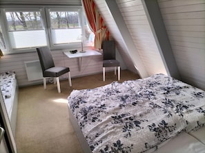 2 habitaciones, tabla de planchar con plancha, cuna de viaje y wifi 