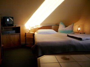 1 bedroom, travel cot, WiFi, bed sheets