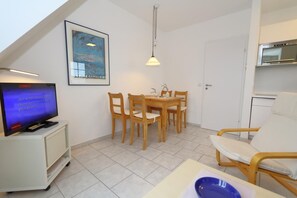 Unclassified image, 3 of 12, button