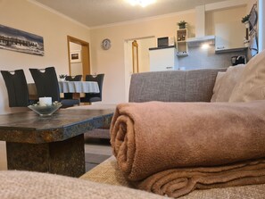 TV - Landhaus Gersdorf near Ostseebad Kühlungsborn - 3-room vacation apartment in a country house (Biendorf)