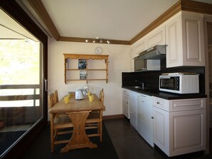 Fridge, microwave, oven, stovetop - Studio cabin for 4 people at the foot of the slopes with balcony (Tignes)