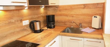 Frigorifero, microonde, forno, lavastoviglie