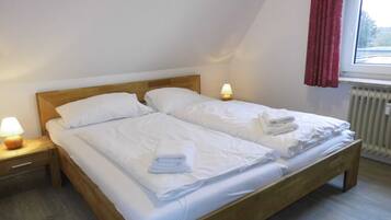 2 bedrooms, internet, bed sheets