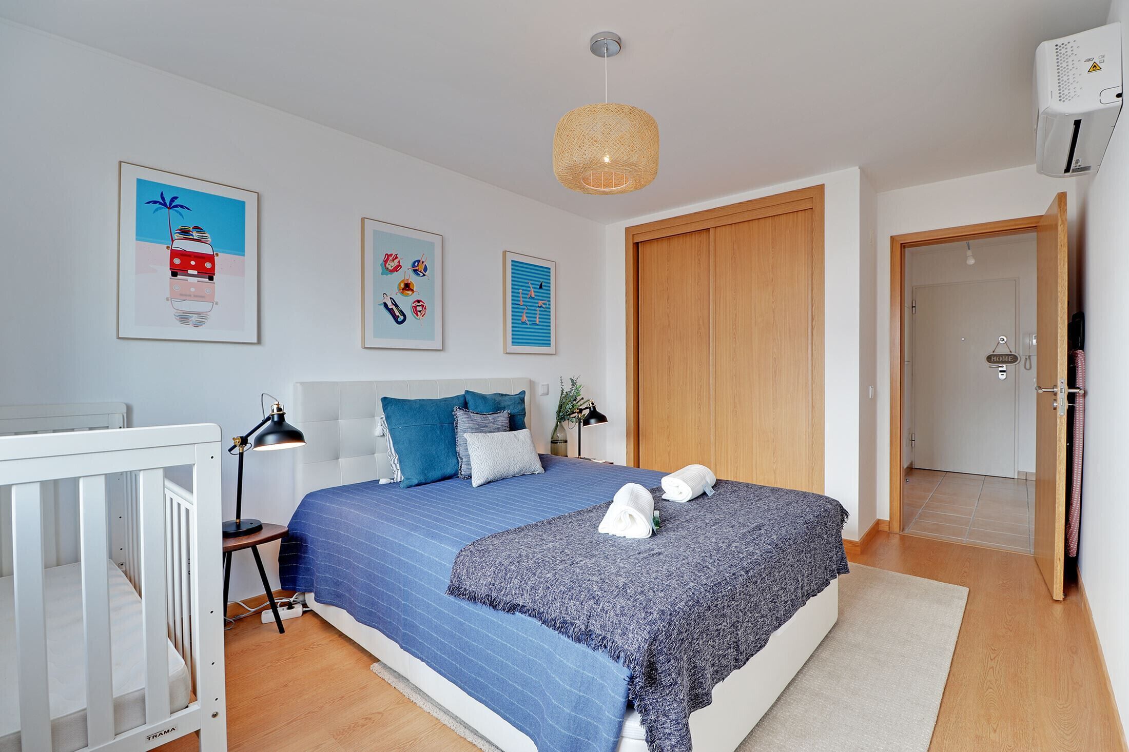 1 habitación, tabla de planchar con plancha, wifi gratis y ropa de cama 
