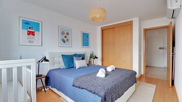1 habitación, tabla de planchar con plancha, wifi gratis y ropa de cama
