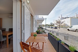 Outdoor dining - TAVIRA FORMOSA BAY 1 by HOMING (Cabanas de tavira)