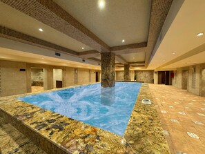 Outdoor spa tub - Aysberq Resort (Baku)