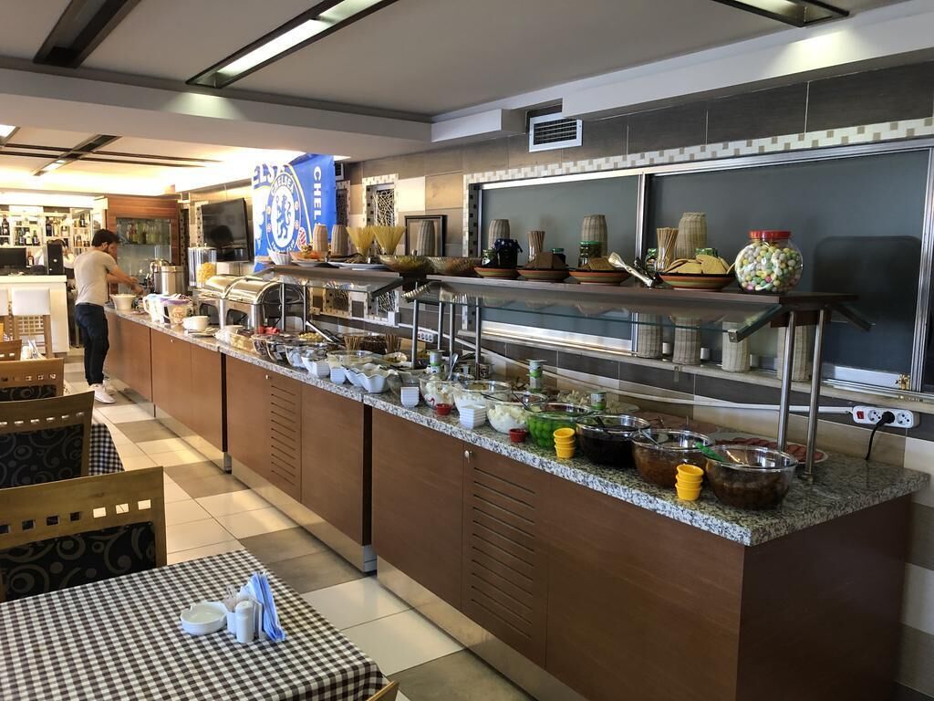 Petit déjeuner continental servi tous les jours en supplément