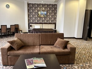 Habitación cuádruple familiar | Ropa de cama de alta calidad, edredones de plumas, caja fuerte