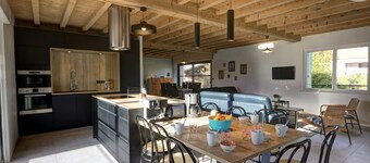 Bright house with enclosed garden and fireplace, perfect for families and friends