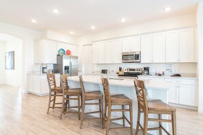 Full-size fridge, oven, stovetop, dishwasher - Sandcastles & Sunshine Cottage with Private Pool near Disney with. (Kissimmee)