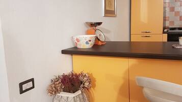 Réfrigérateur, four, plaque de cuisson, lave-vaisselle