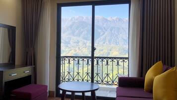 Premium bedding, Select Comfort beds, desk, laptop workspace