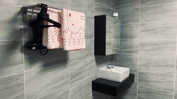 Haartrockner, Handtücher, Toilettenpapier