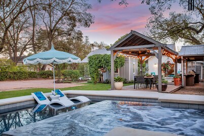 Pecan Villa with Access to Swimming Pool and Hot Tub