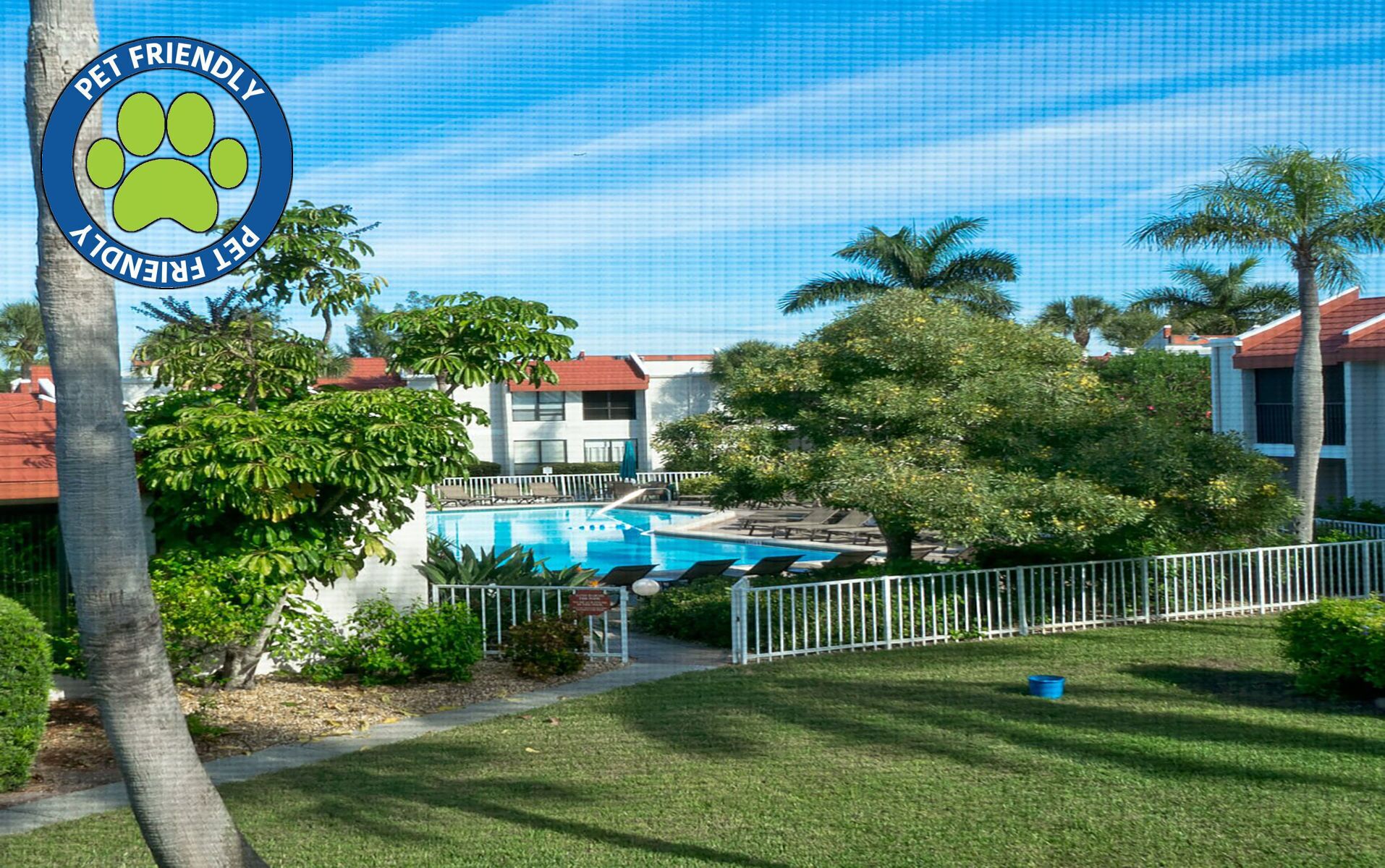 Paradise Awaits! PET FRIENDLY!  Steps to the Beach and the Bay!