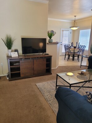 Smart TV, DVD player - Charming 1st floor 3 bedrm  in Resort  Setting in Ventana Canyon (Tucson)