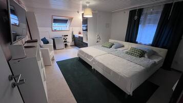 2 bedrooms, free WiFi, bed sheets