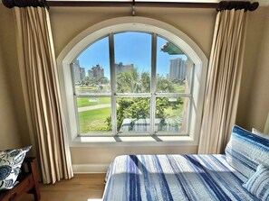 3 bedrooms, iron/ironing board, free WiFi, bed sheets - Beautiful views! 2 minute ride to the Beach in the 6 person golf cart! 5406TT (Miramar Beach)