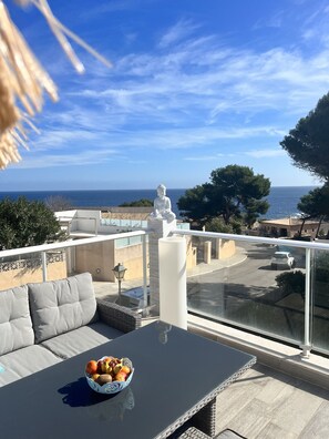 Outdoor dining - Luxury villa Felizidad. Private pool, 5 bedrooms, 4 bathrooms. and sea view.  Font de Sa Cala. (Capdepera)