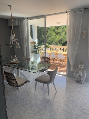 Luxury Villa Felicidad with private pool, <br>5 double rooms, 4 bathrooms and sea views 