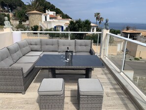 Outdoor dining - Luxury villa Felizidad. Private pool, 5 bedrooms, 4 bathrooms. and sea view.  Font de Sa Cala. (Capdepera)