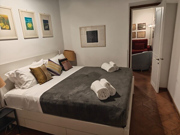 1 slaapkamer, een kluis op de kamer, een strijkplank/strijkijzer