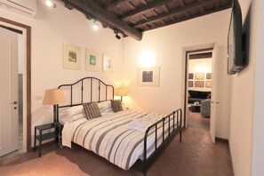 1 chambre, coffres-forts dans les chambres, fer et planche à repasser