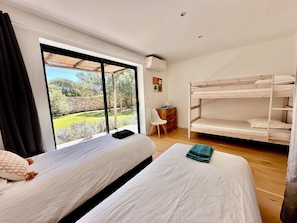 4 Schlafzimmer, Bügeleisen/Bügelbrett, Reisekinderbett, WLAN