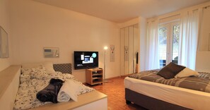 1 室のベッドルーム、アイロン / アイロン台、WiFi (無料)、ベッドシーツ