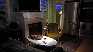 Télévision, cheminée