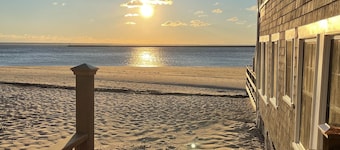 Wonderful beachside hideaway! September available. Steps to the beach & action!!