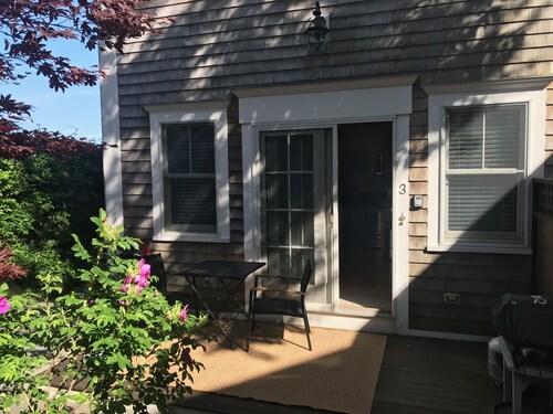 NOUVEAU sur le marché locatif! Magnifique refuge de studio en bord de mer.