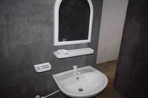 Bathroom - emma sea view Hiriketiya (Nilwella)