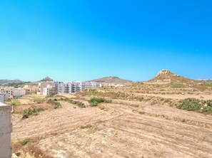 Unclassified image, 5 of 12, button