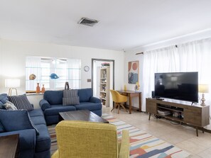 Living area - Bollinger Duplex A Pet Friendly 2 Bedroom One Block From Beach (Holmes Beach)