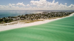 Beach nearby - Bollinger A · Pet-Friendly · Half Block to Gulf (Holmes Beach)