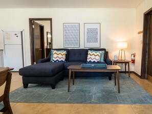 TV, DVD player - Bollinger Duplex B Pet Friendly 1 Bedroom One Block From Beach (Holmes Beach)