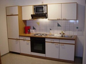Kylskåp, mikrovågsugn och ugn